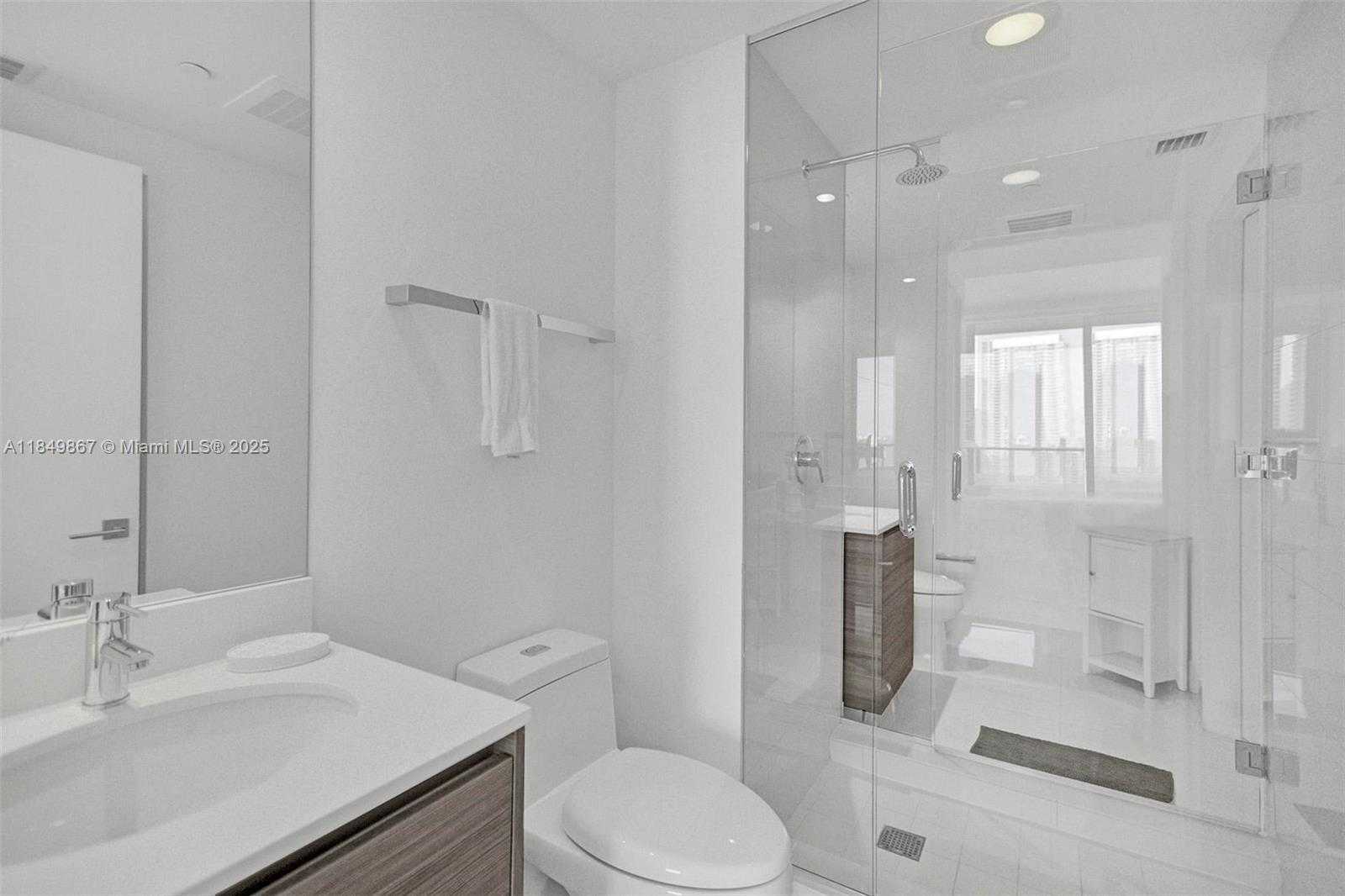 Small Image of 121 NORTH EAST 34TH ST #2705, Miami Number 23