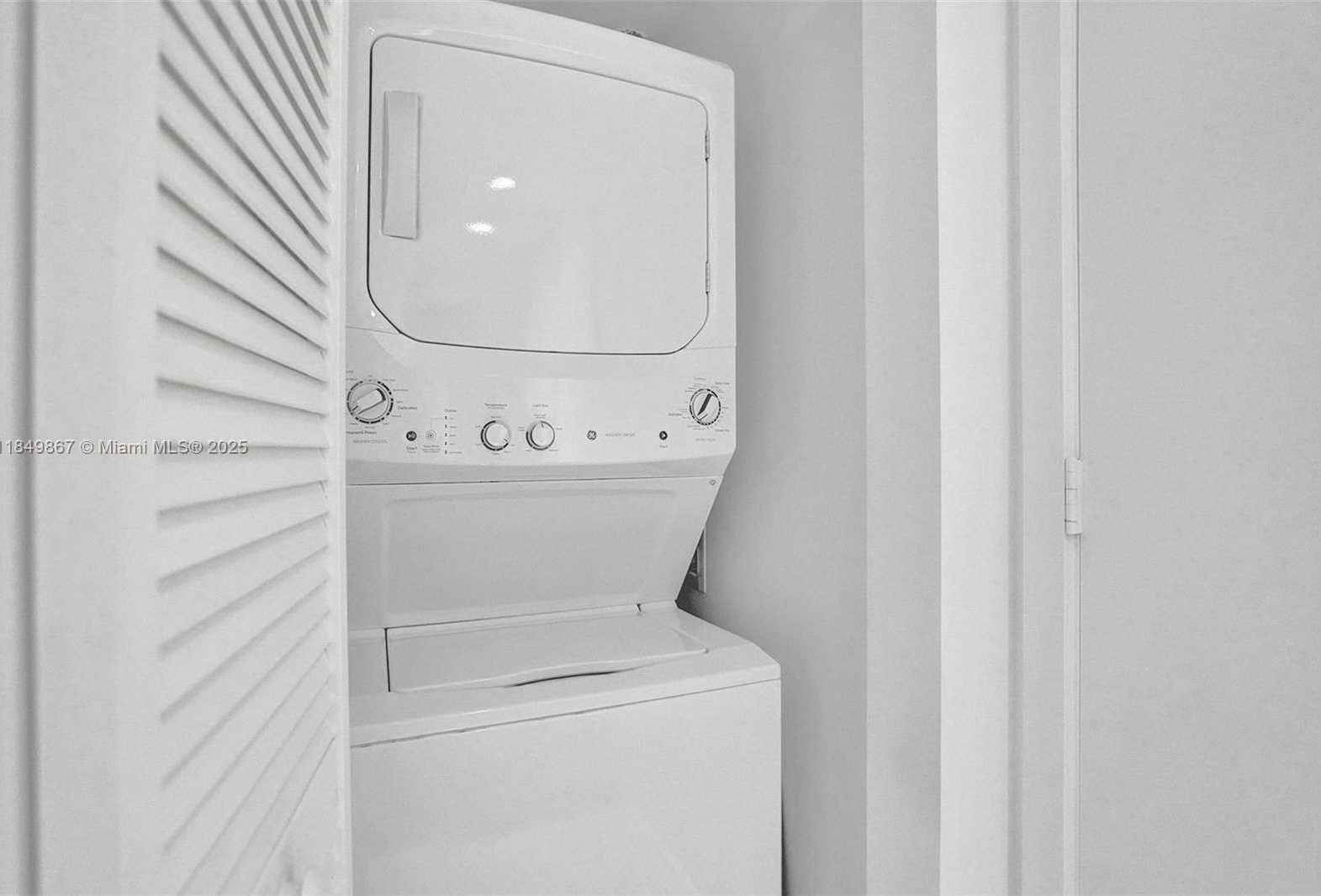 Small Image of 121 NORTH EAST 34TH ST #2705, Miami Number 24