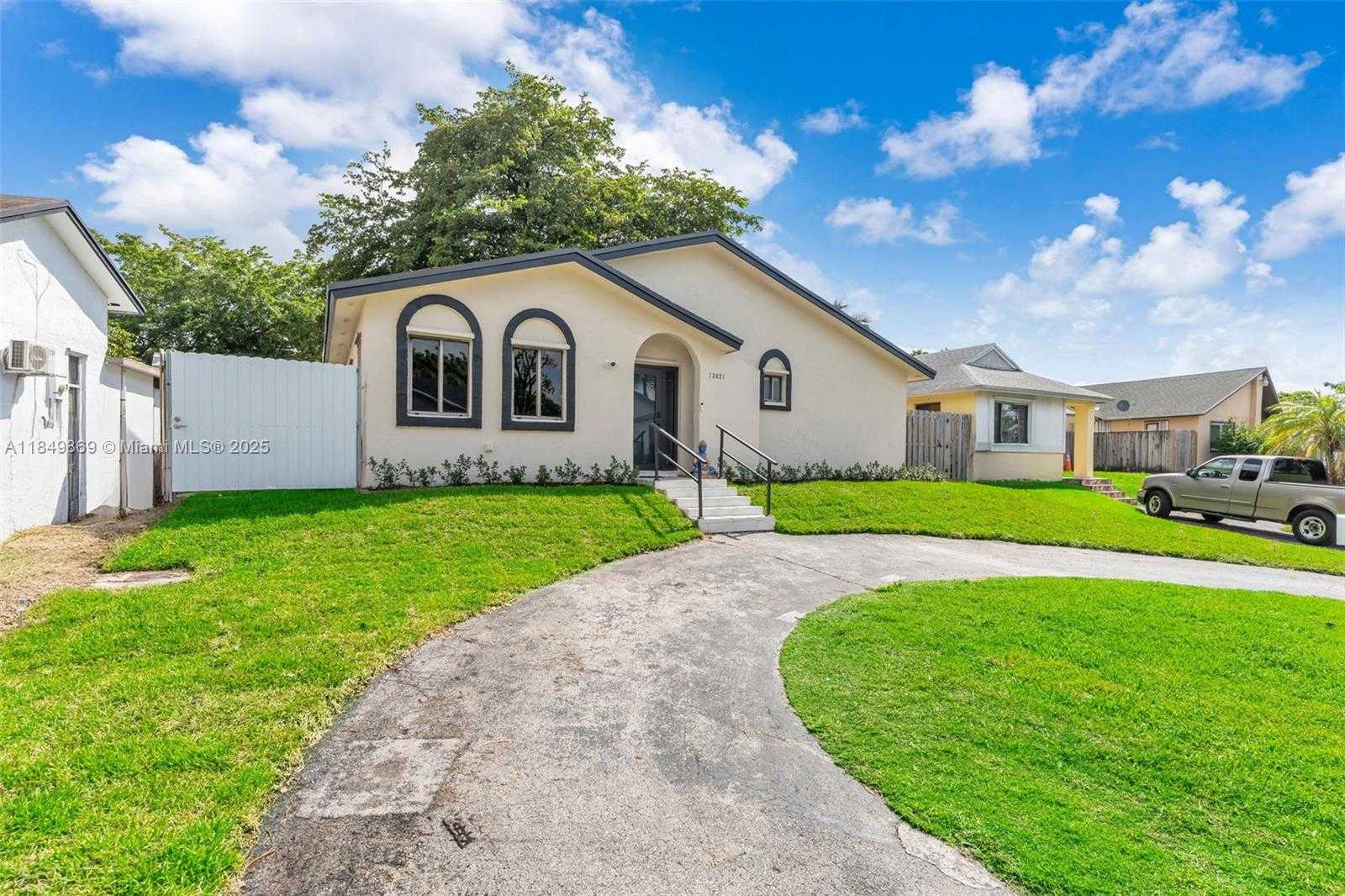 Small Image of 13621 SOUTH WEST 287TH LN, Homestead Number 2