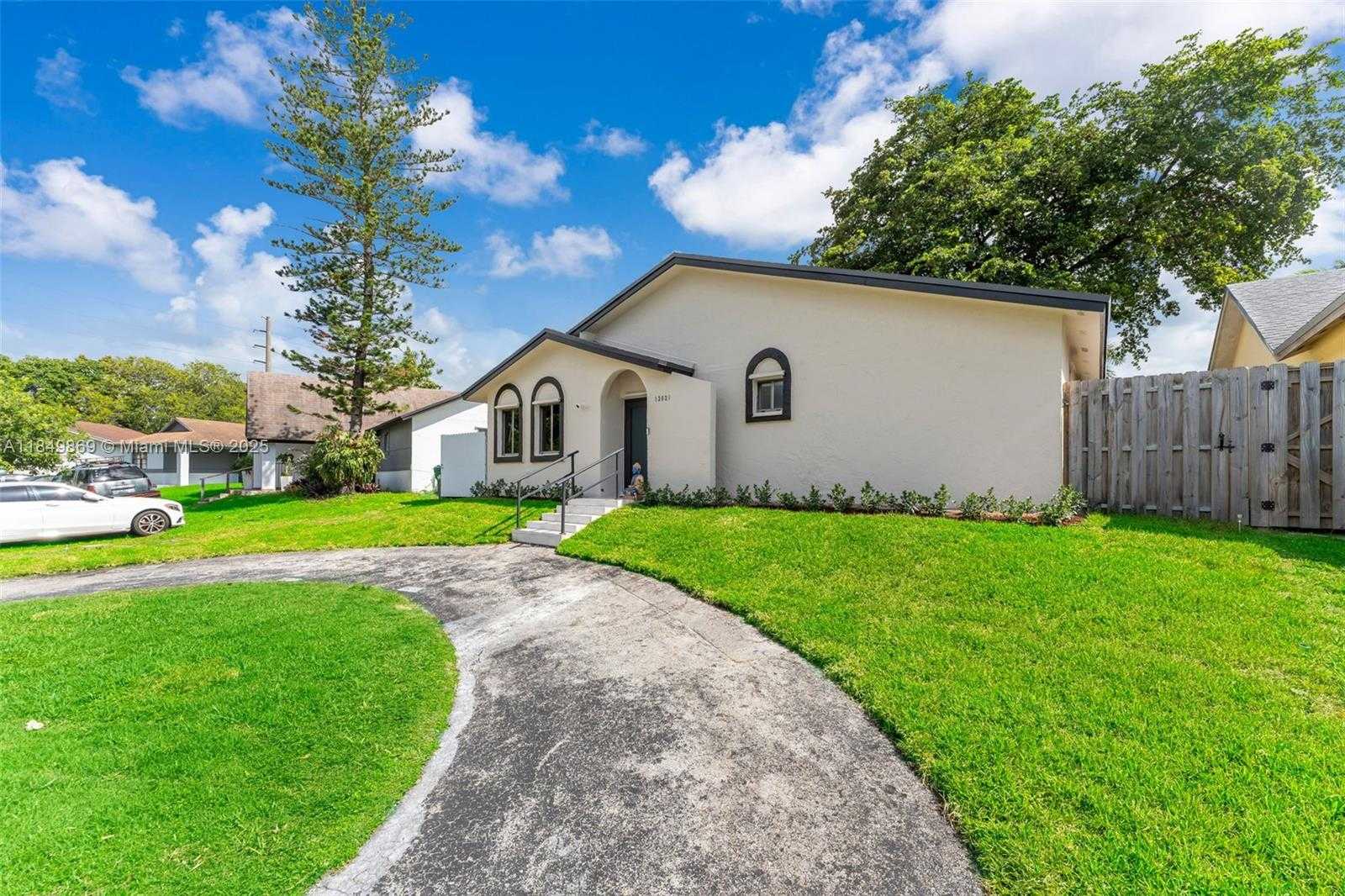 Small Image of 13621 SOUTH WEST 287TH LN, Homestead Number 3