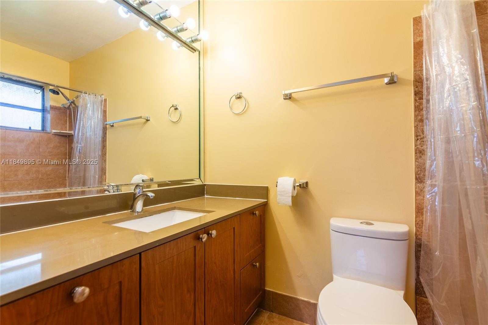 Small Image of 16221 SOUTH WEST 102ND AVE, Miami Number 24