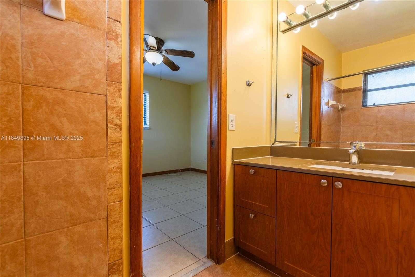Small Image of 16221 SOUTH WEST 102ND AVE, Miami Number 26