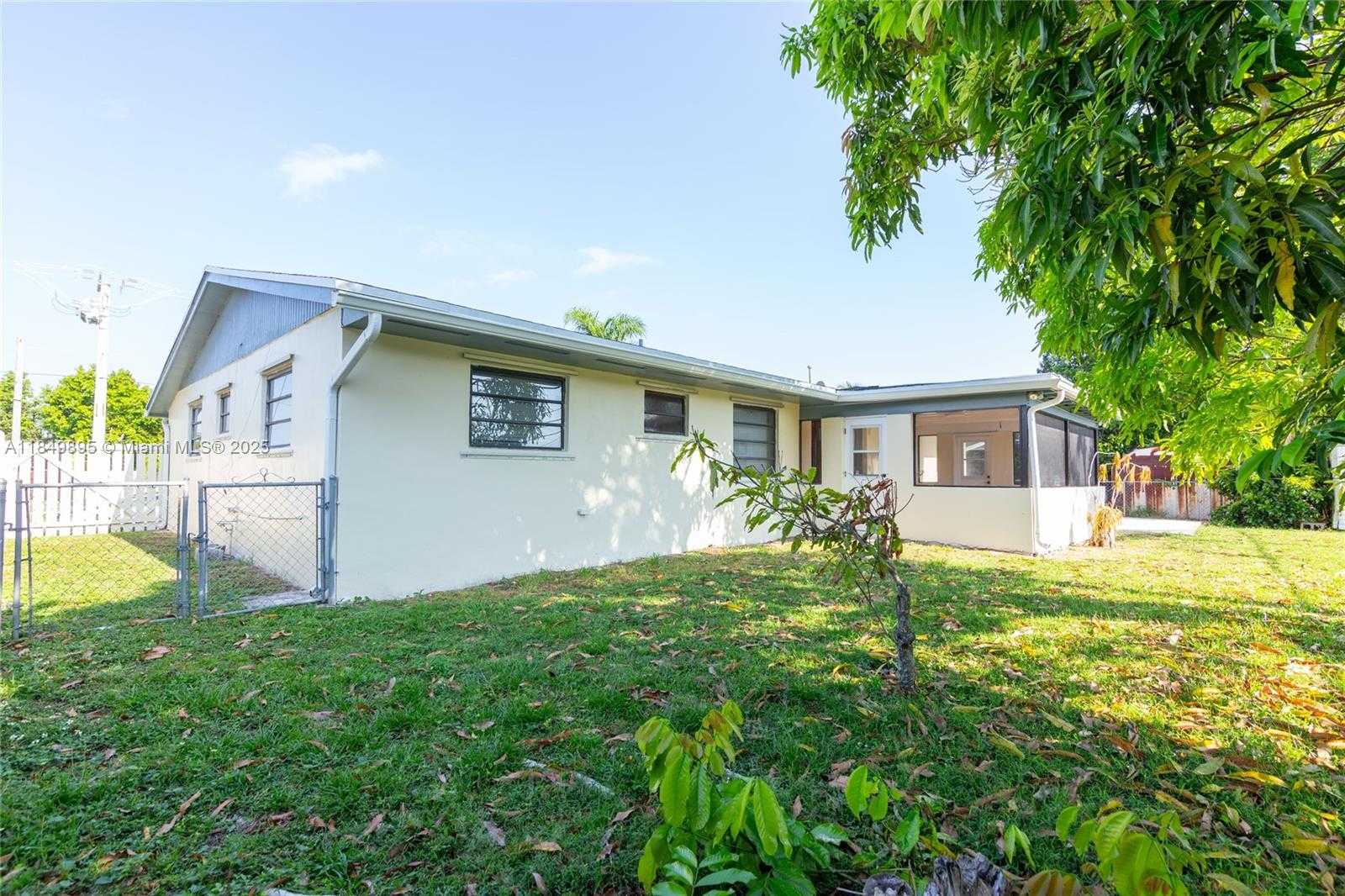 Small Image of 16221 SOUTH WEST 102ND AVE, Miami Number 3