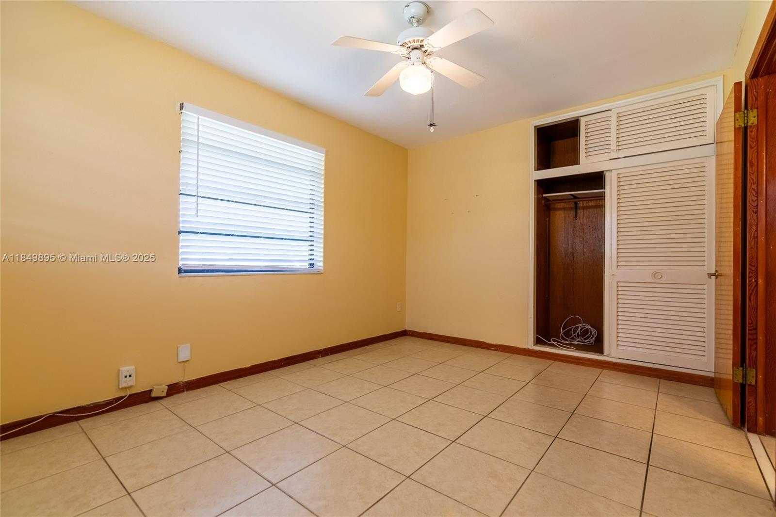 Small Image of 16221 SOUTH WEST 102ND AVE, Miami Number 30