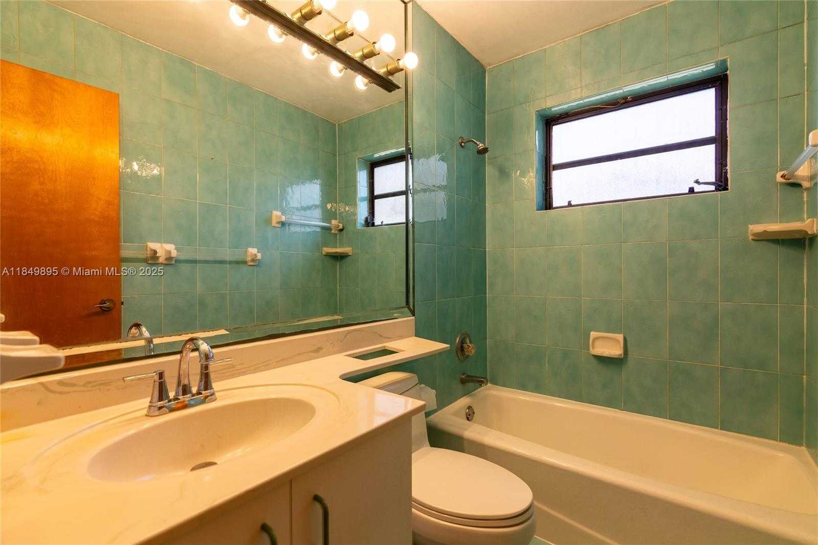 Small Image of 16221 SOUTH WEST 102ND AVE, Miami Number 31