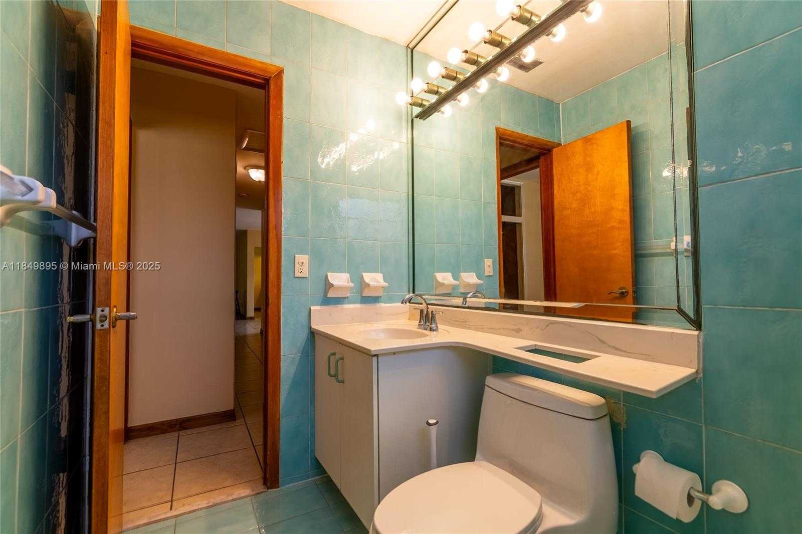 Small Image of 16221 SOUTH WEST 102ND AVE, Miami Number 32