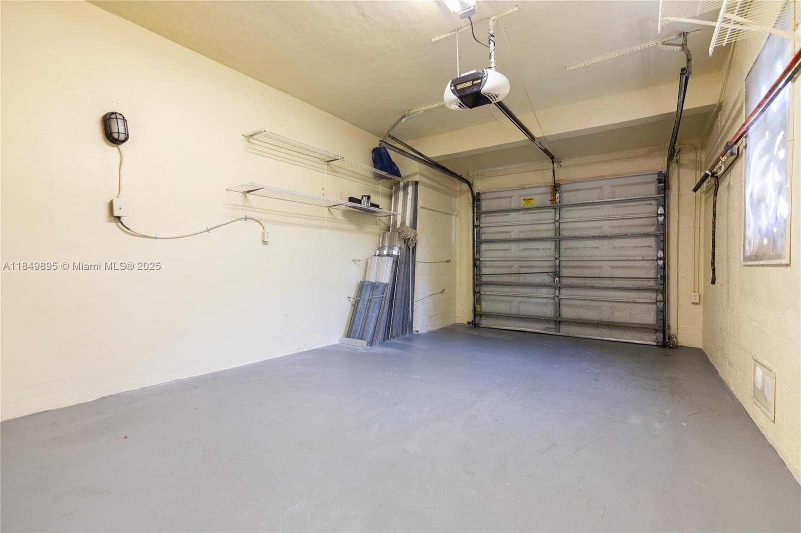 Small Image of 16221 SOUTH WEST 102ND AVE, Miami Number 35