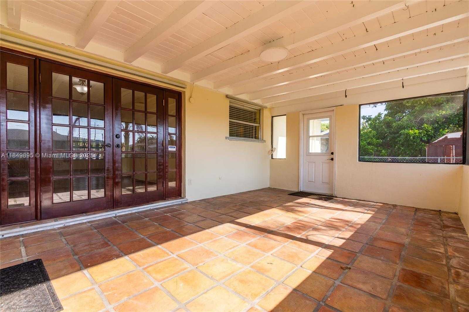 Small Image of 16221 SOUTH WEST 102ND AVE, Miami Number 37