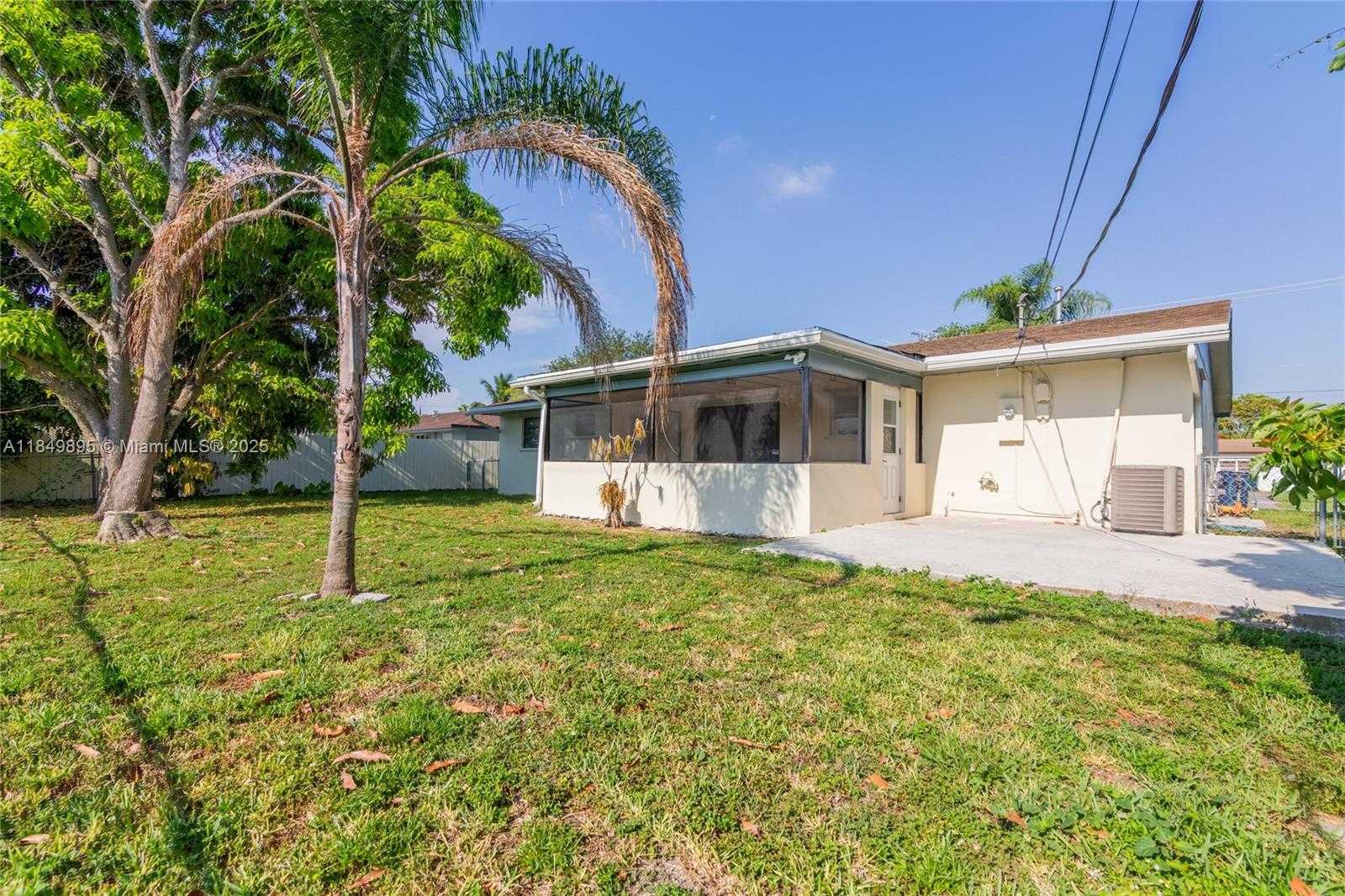 Small Image of 16221 SOUTH WEST 102ND AVE, Miami Number 40