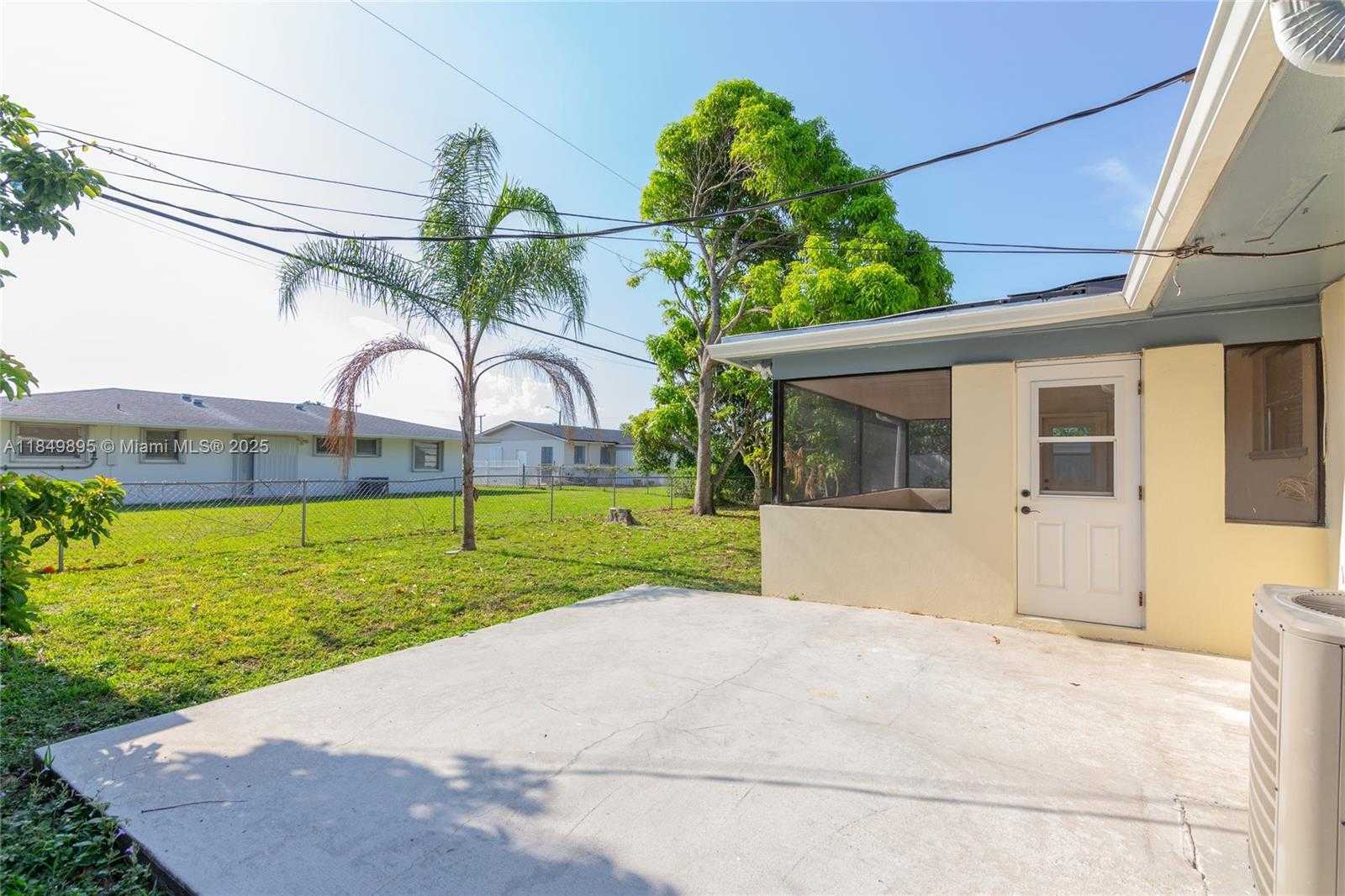 Small Image of 16221 SOUTH WEST 102ND AVE, Miami Number 41