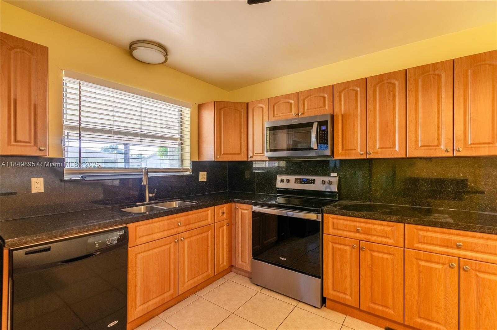Small Image of 16221 SOUTH WEST 102ND AVE, Miami Number 5