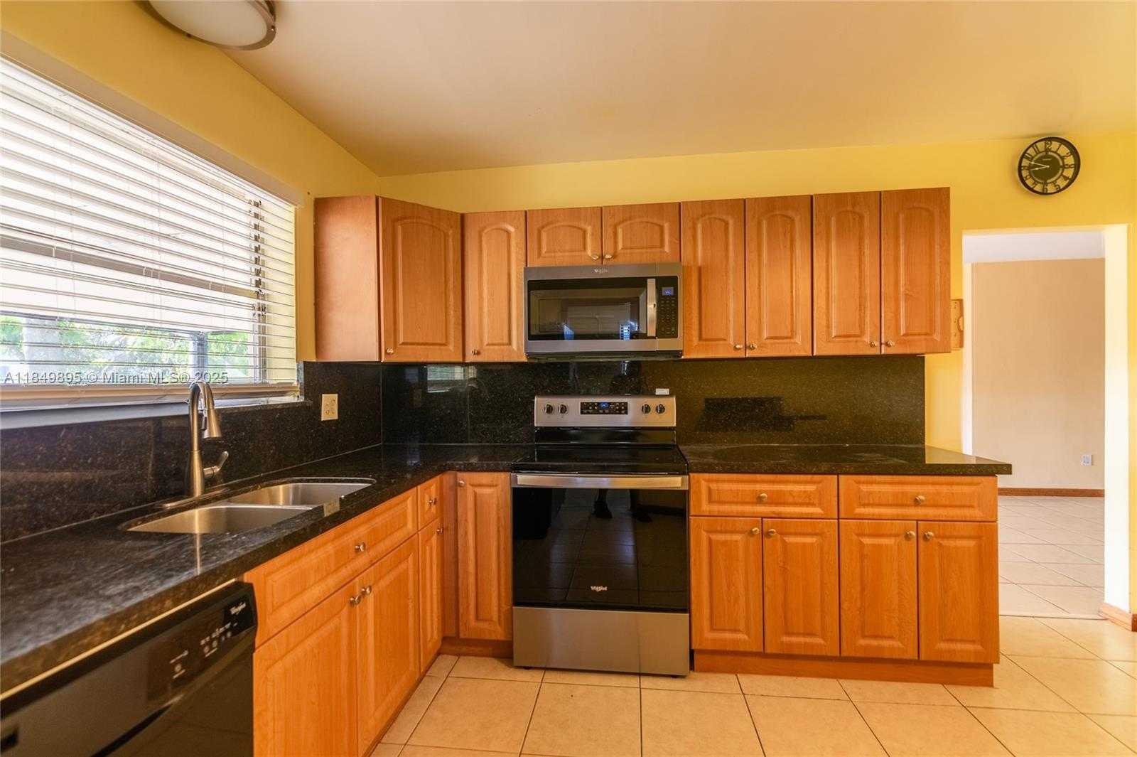 Small Image of 16221 SOUTH WEST 102ND AVE, Miami Number 6