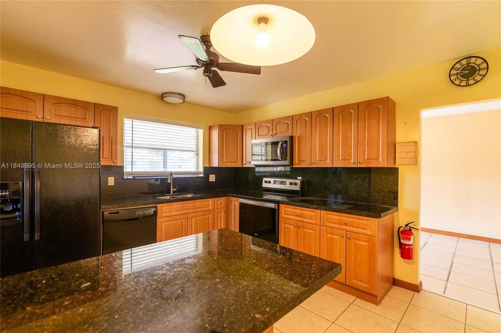 Small Image of 16221 SOUTH WEST 102ND AVE, Miami Number 7
