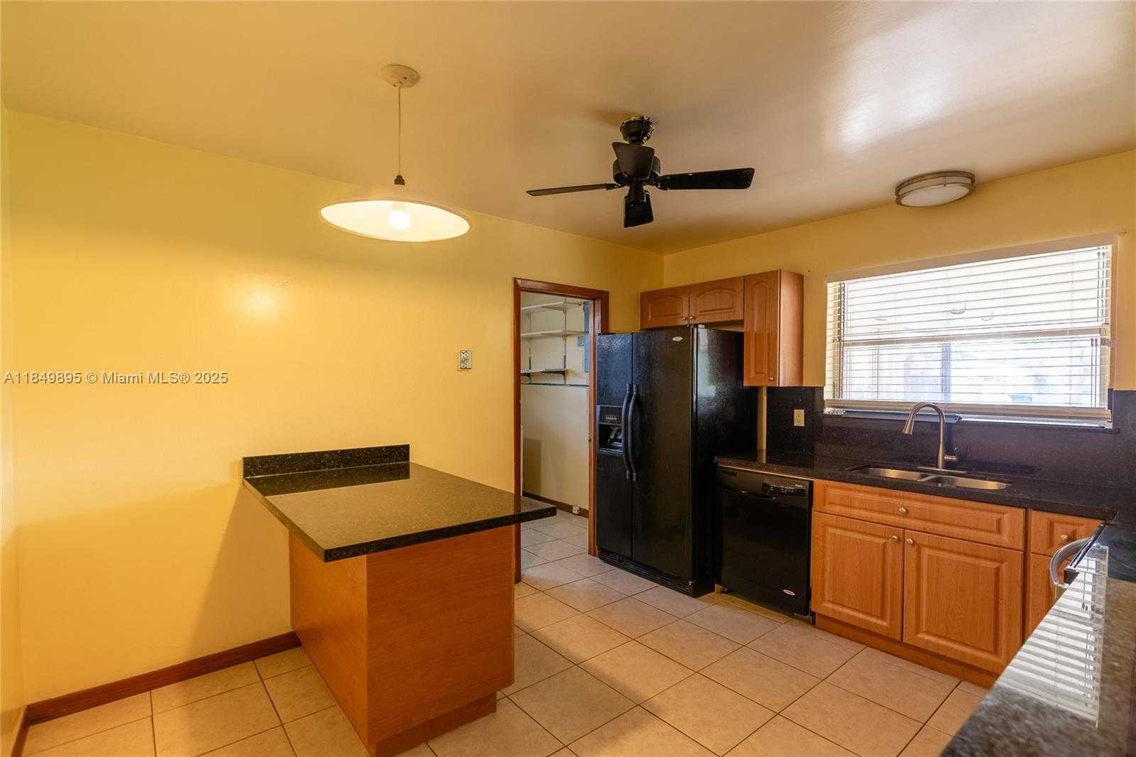 Small Image of 16221 SOUTH WEST 102ND AVE, Miami Number 8