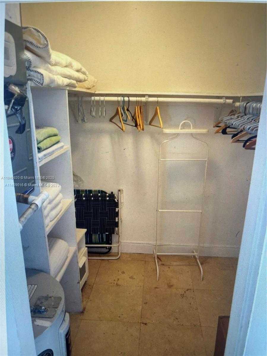 Small Image of 100 SUNRISE DR #9, Key Biscayne Number 10