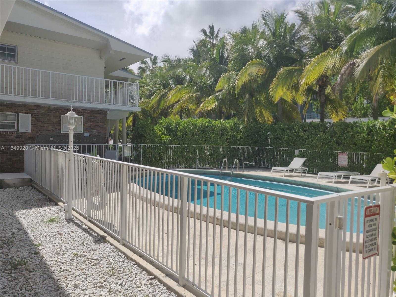 Small Image of 100 SUNRISE DR #9, Key Biscayne Number 15