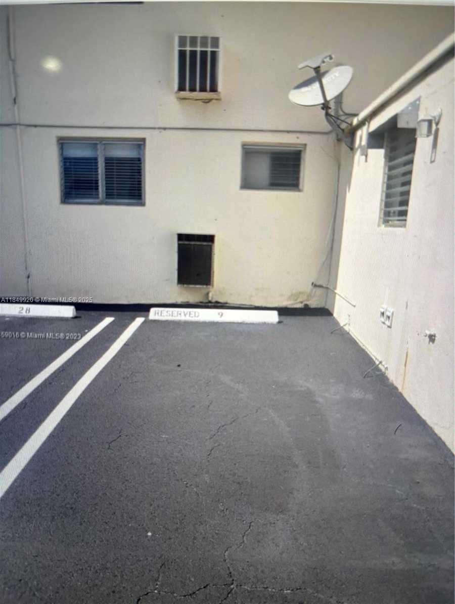 Small Image of 100 SUNRISE DR #9, Key Biscayne Number 17