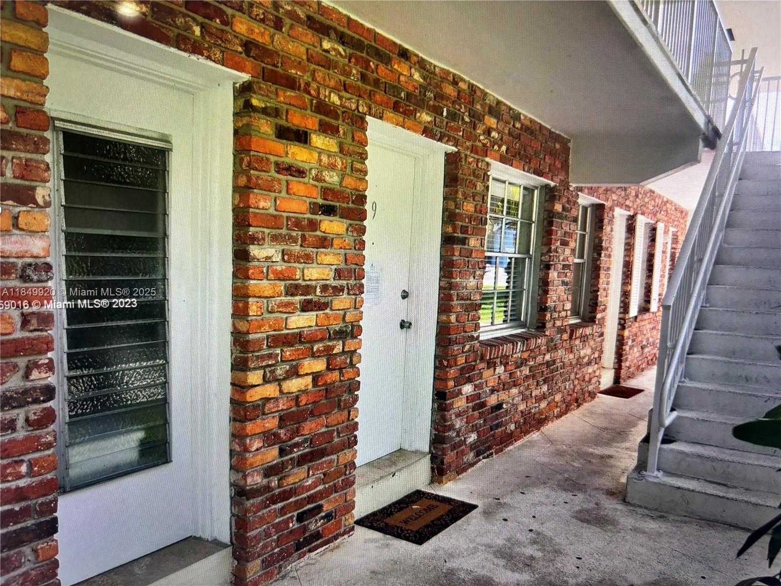 Small Image of 100 SUNRISE DR #9, Key Biscayne Number 2