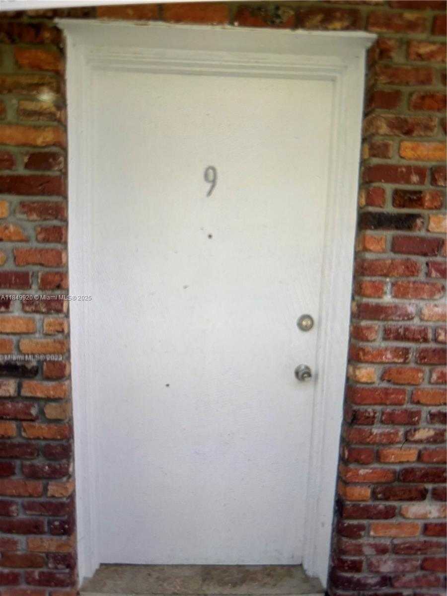 Small Image of 100 SUNRISE DR #9, Key Biscayne Number 3