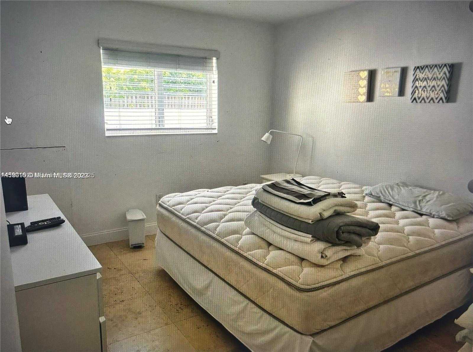 Small Image of 100 SUNRISE DR #9, Key Biscayne Number 9