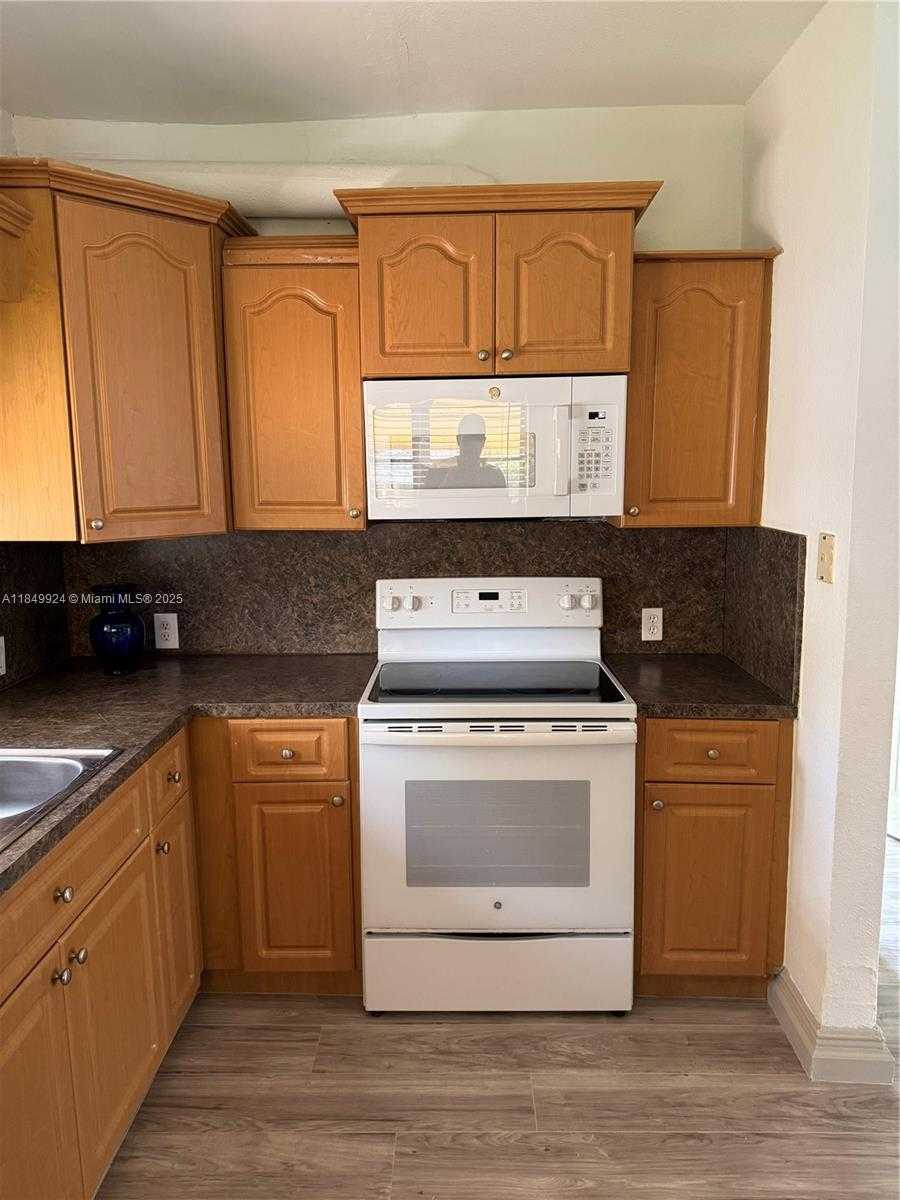 Small Image of 701 NORTH EAST 4TH CT, Hallandale Beach Number 10