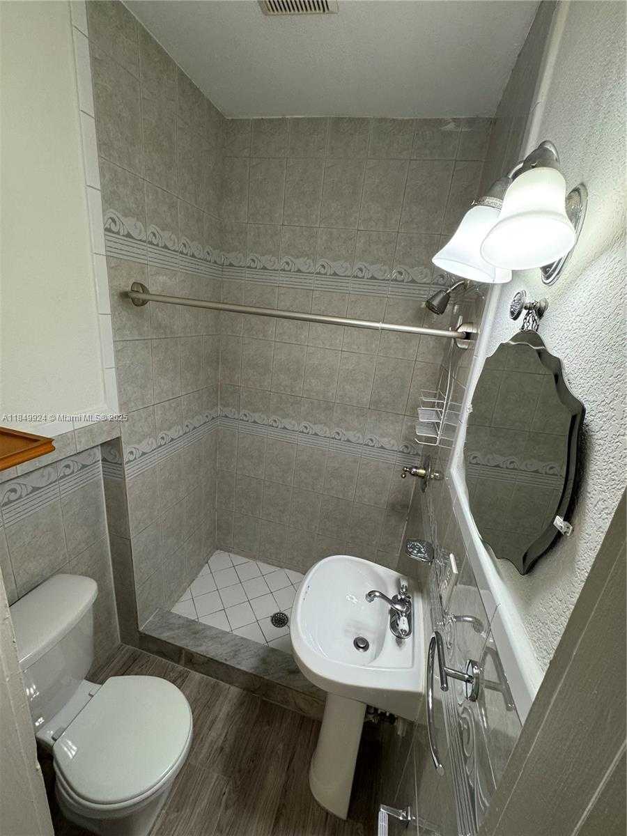 Small Image of 701 NORTH EAST 4TH CT, Hallandale Beach Number 11