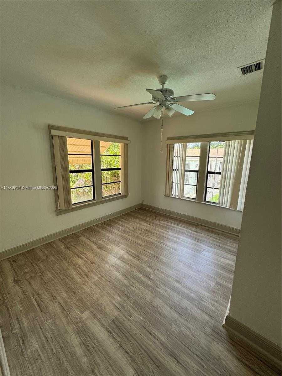 Small Image of 701 NORTH EAST 4TH CT, Hallandale Beach Number 12