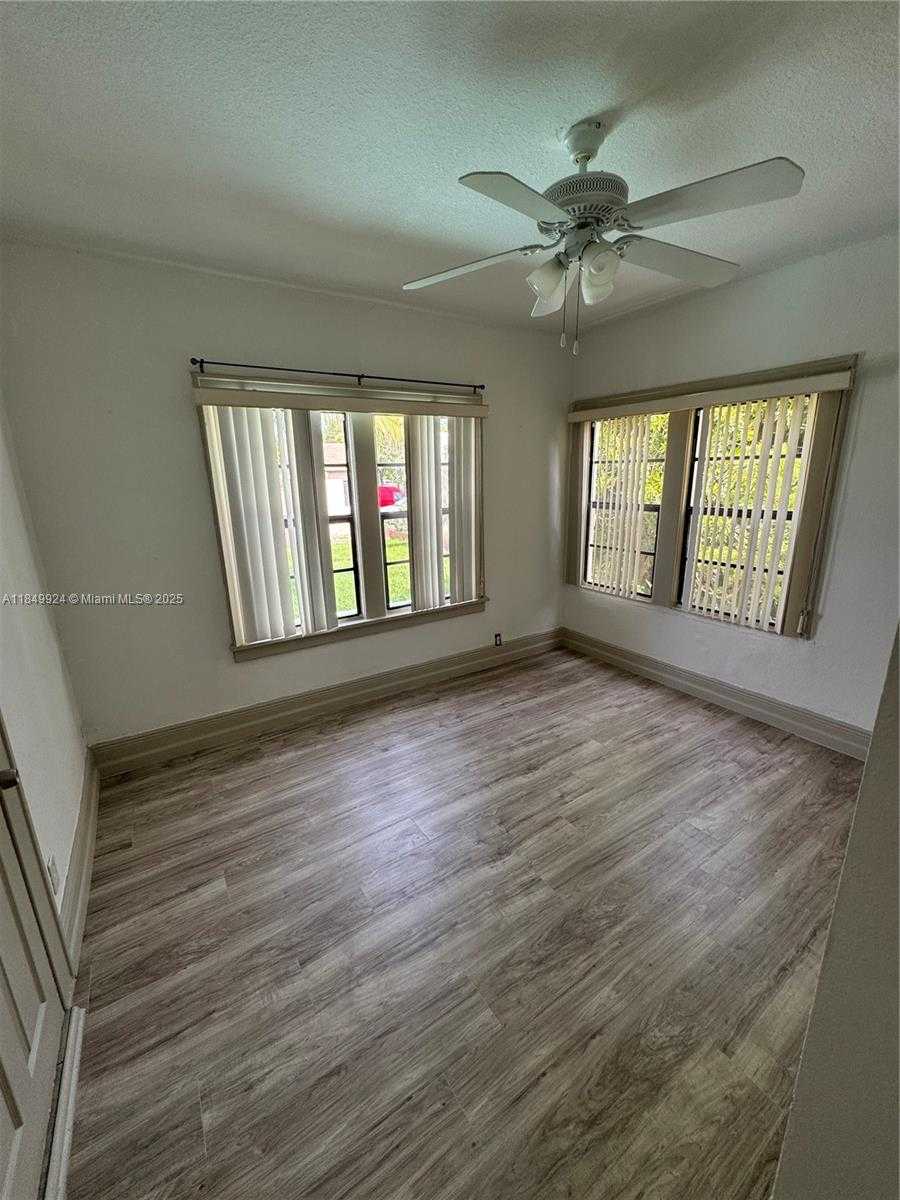 Small Image of 701 NORTH EAST 4TH CT, Hallandale Beach Number 13