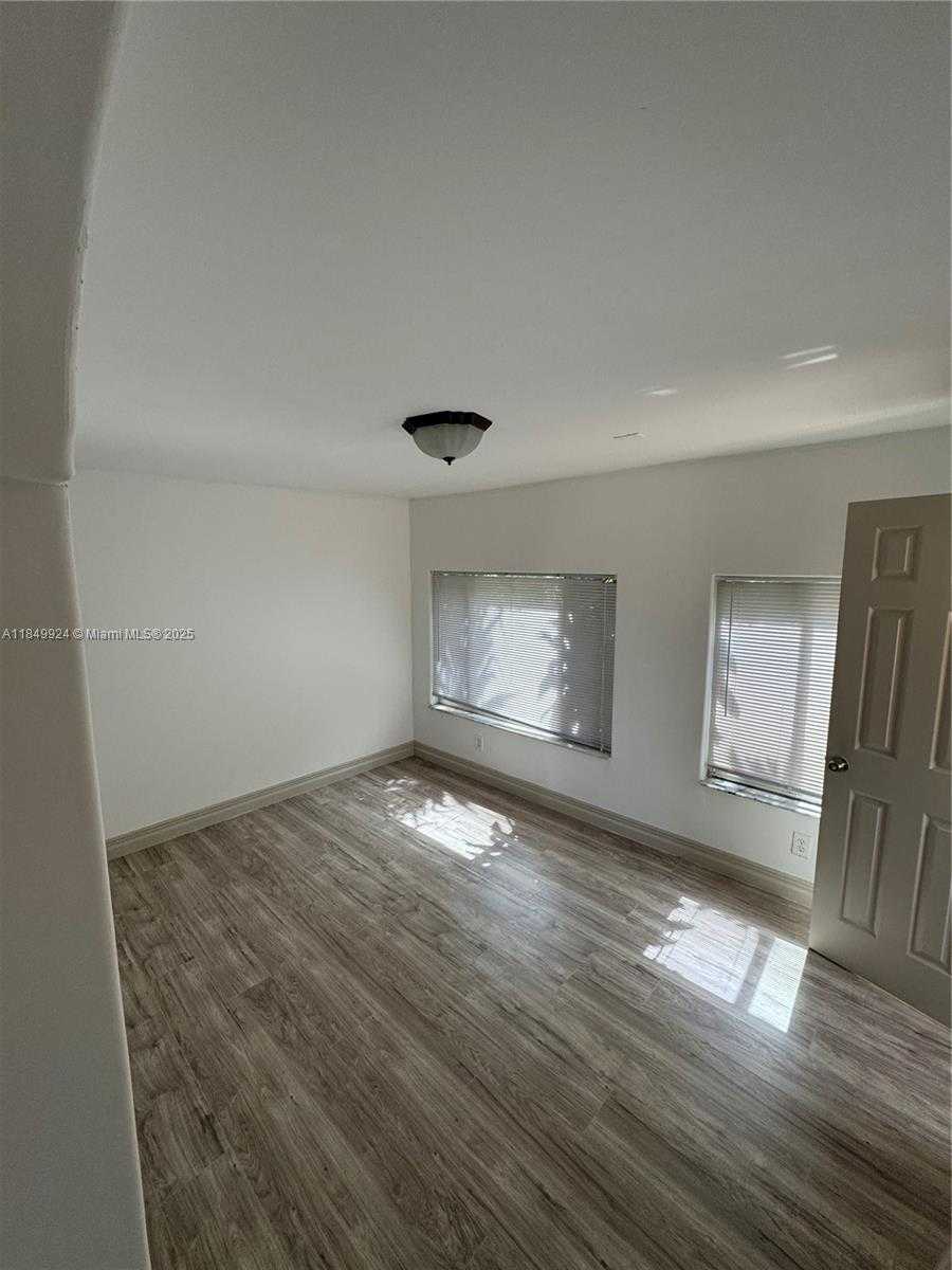 Small Image of 701 NORTH EAST 4TH CT, Hallandale Beach Number 14