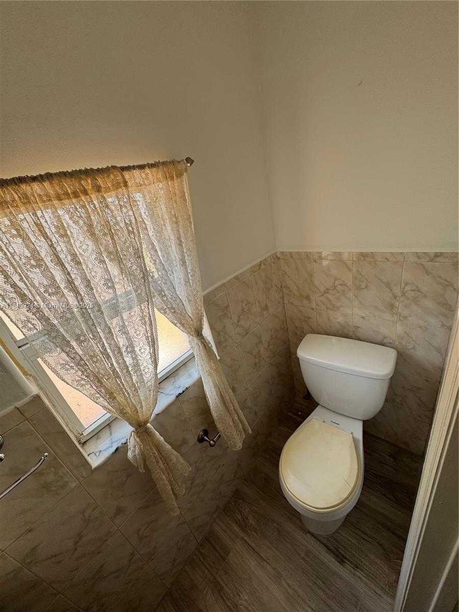 Small Image of 701 NORTH EAST 4TH CT, Hallandale Beach Number 15