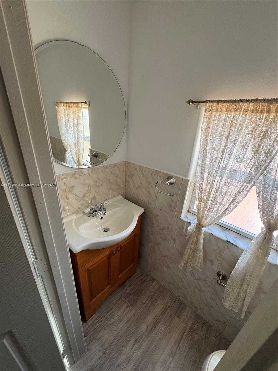 Small Image of 701 NORTH EAST 4TH CT, Hallandale Beach Number 16