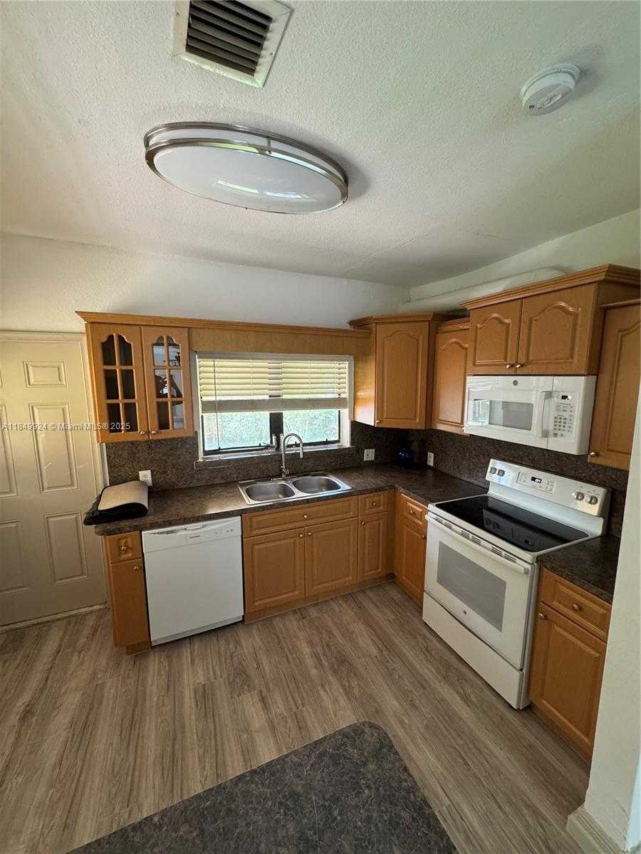 Small Image of 701 NORTH EAST 4TH CT, Hallandale Beach Number 19