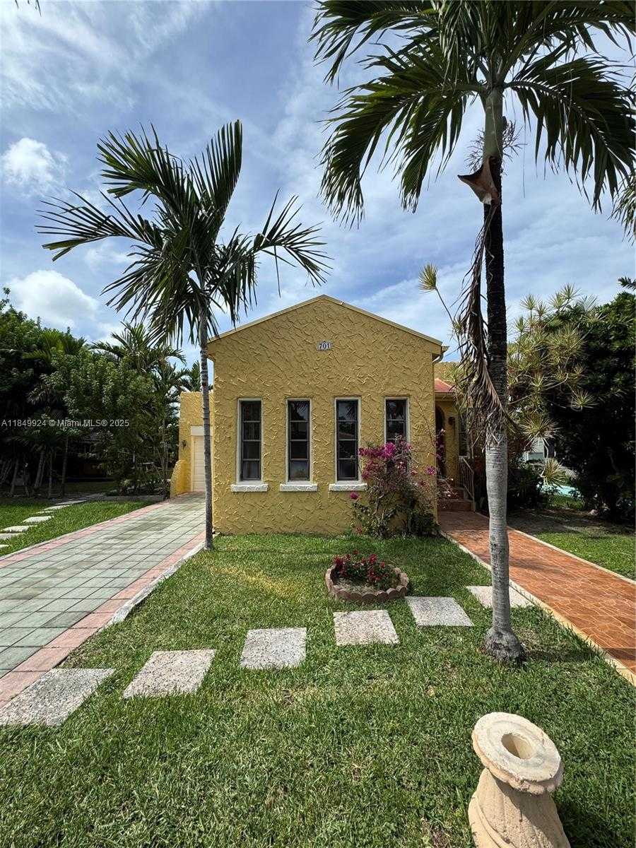 Small Image of 701 NORTH EAST 4TH CT, Hallandale Beach Number 3