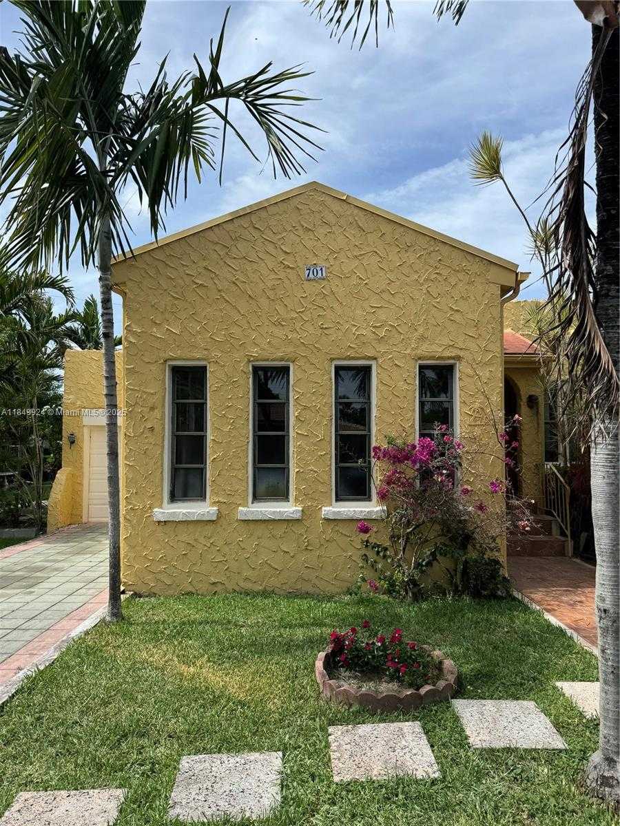 Small Image of 701 NORTH EAST 4TH CT, Hallandale Beach Number 4