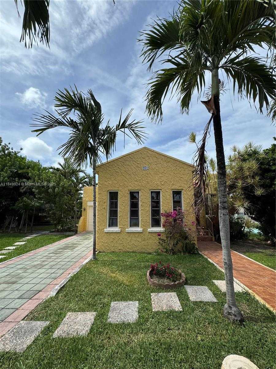 Small Image of 701 NORTH EAST 4TH CT, Hallandale Beach Number 5