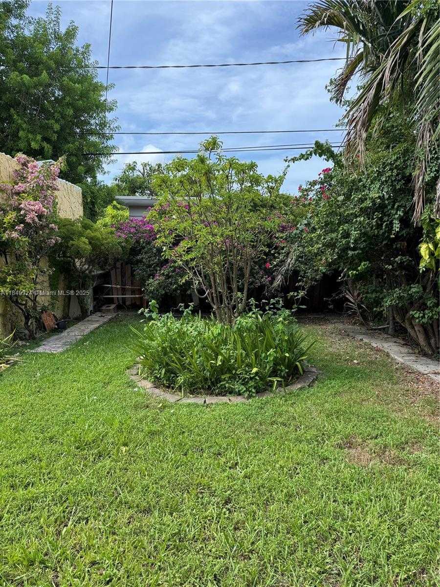 Small Image of 701 NORTH EAST 4TH CT, Hallandale Beach Number 6