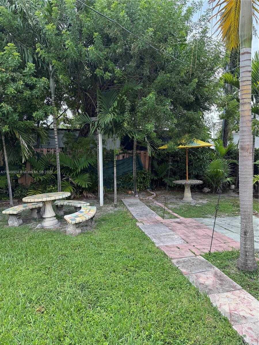 Small Image of 701 NORTH EAST 4TH CT, Hallandale Beach Number 7