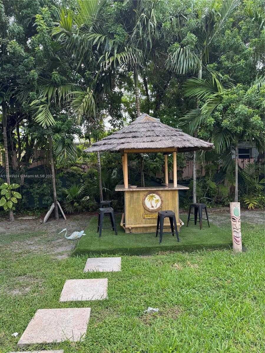 Small Image of 701 NORTH EAST 4TH CT, Hallandale Beach Number 8