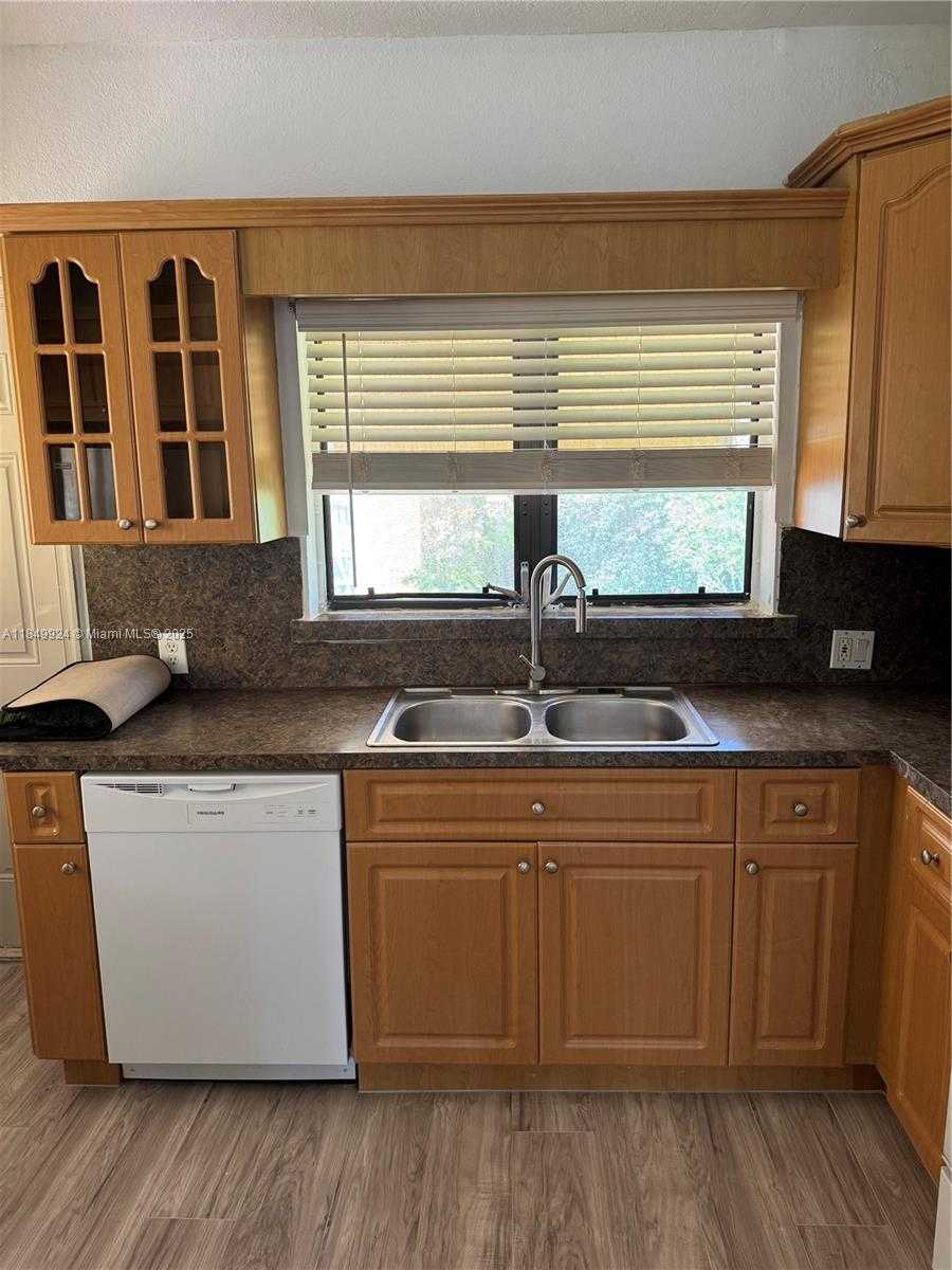 Small Image of 701 NORTH EAST 4TH CT, Hallandale Beach Number 9