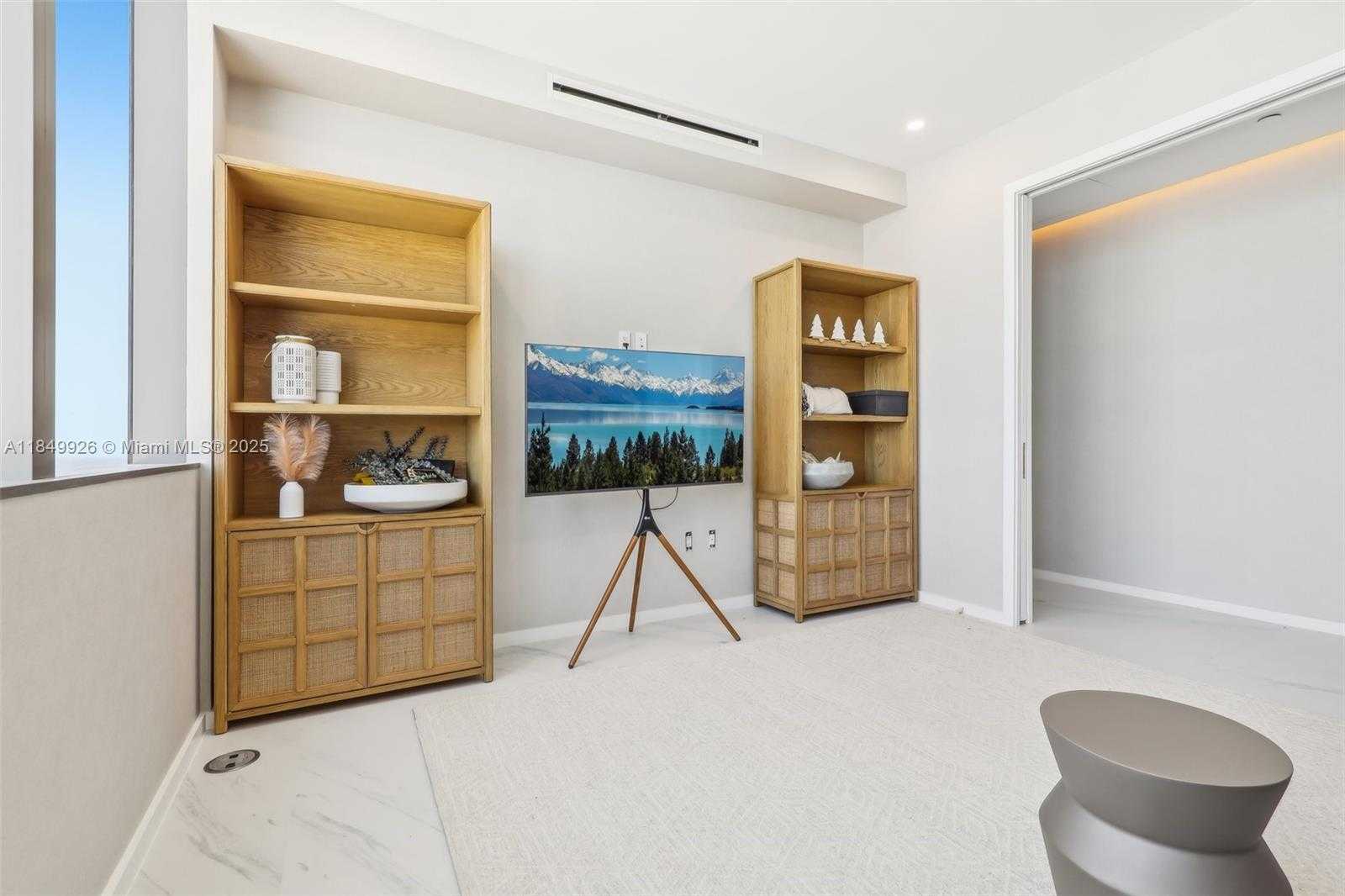 Small Image of 2000 SOUTH OCEAN DR #28A, Hallandale Beach Number 2