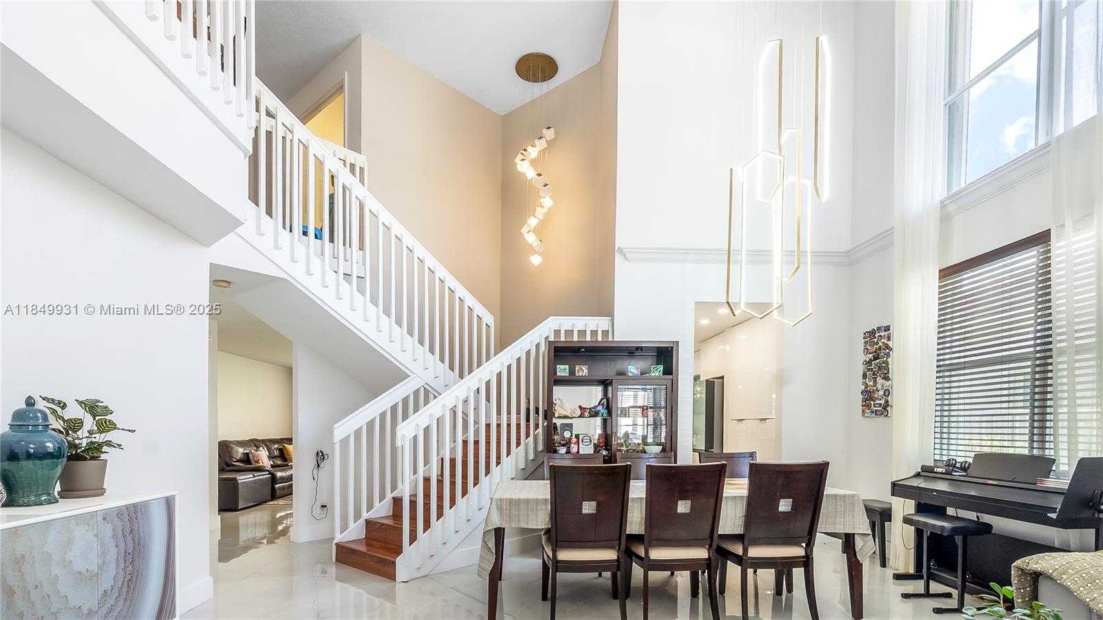 Small Image of 4025 SAPPHIRE LN #4025, Weston Number 10