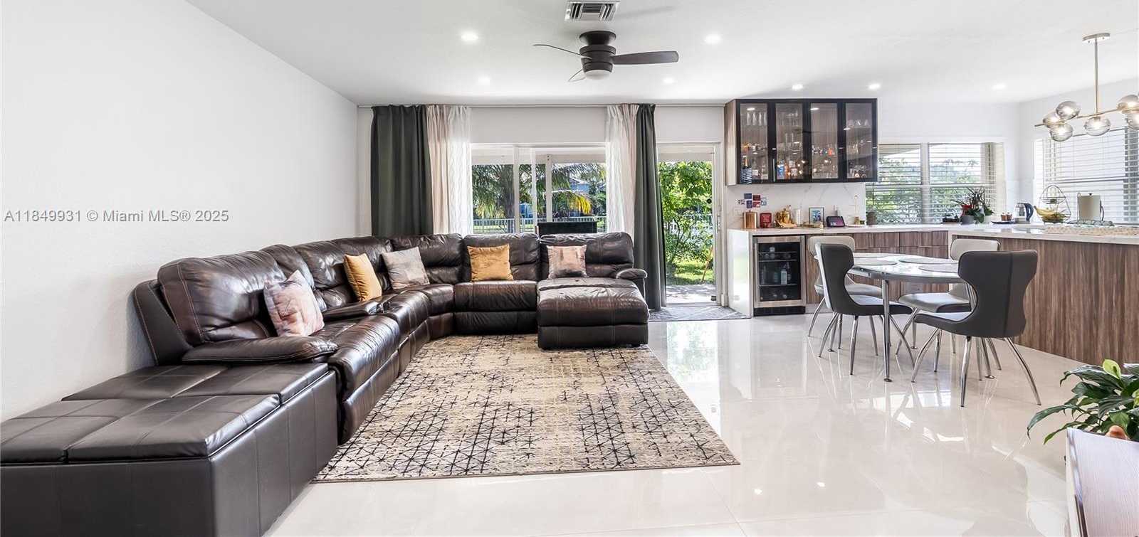 Small Image of 4025 SAPPHIRE LN #4025, Weston Number 12