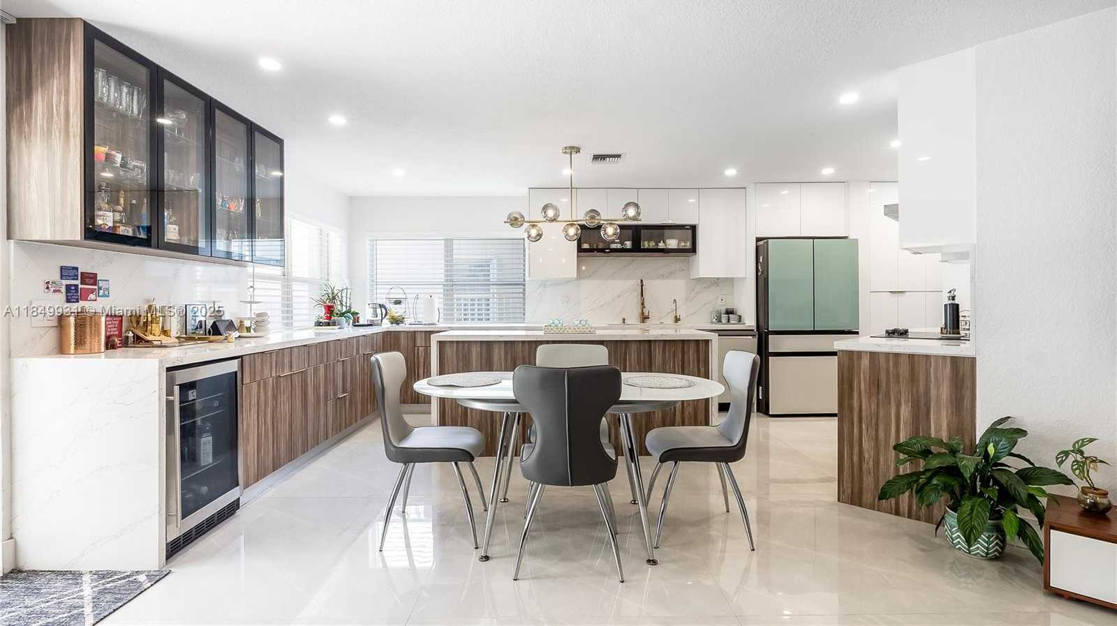 Small Image of 4025 SAPPHIRE LN #4025, Weston Number 13
