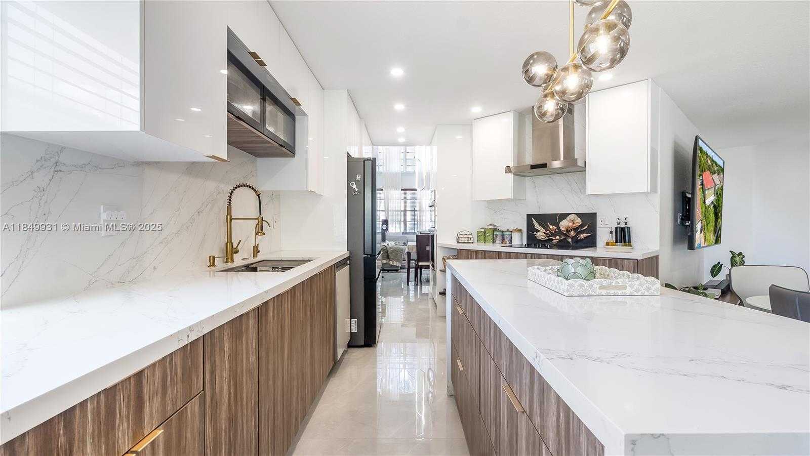Small Image of 4025 SAPPHIRE LN #4025, Weston Number 15