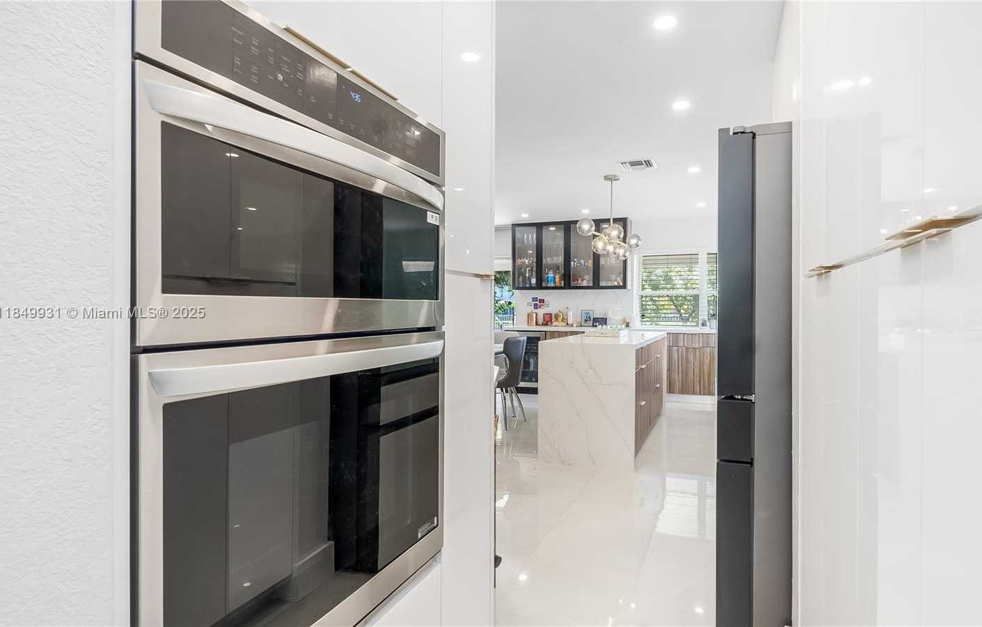 Small Image of 4025 SAPPHIRE LN #4025, Weston Number 17