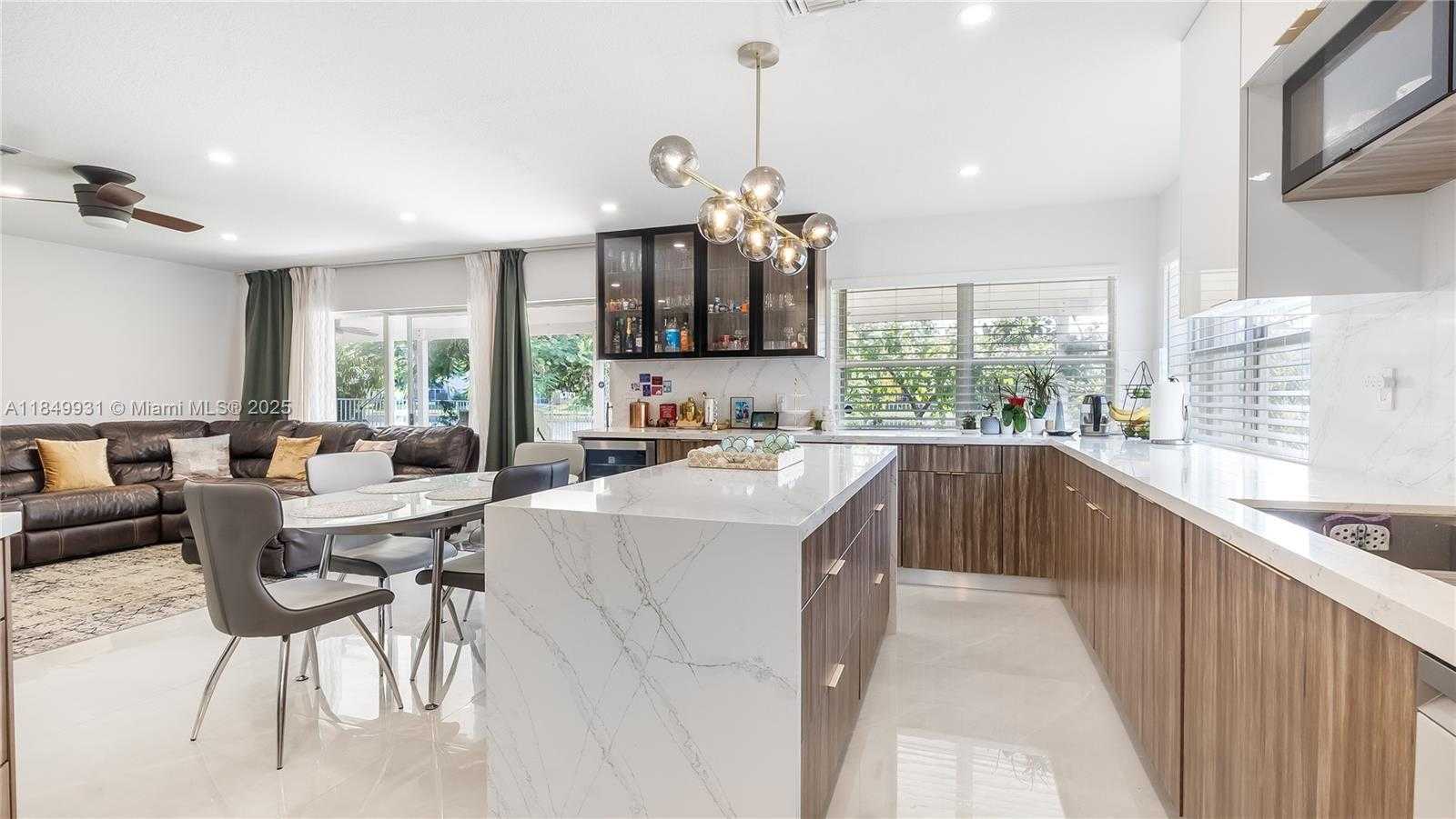 Small Image of 4025 SAPPHIRE LN #4025, Weston Number 18
