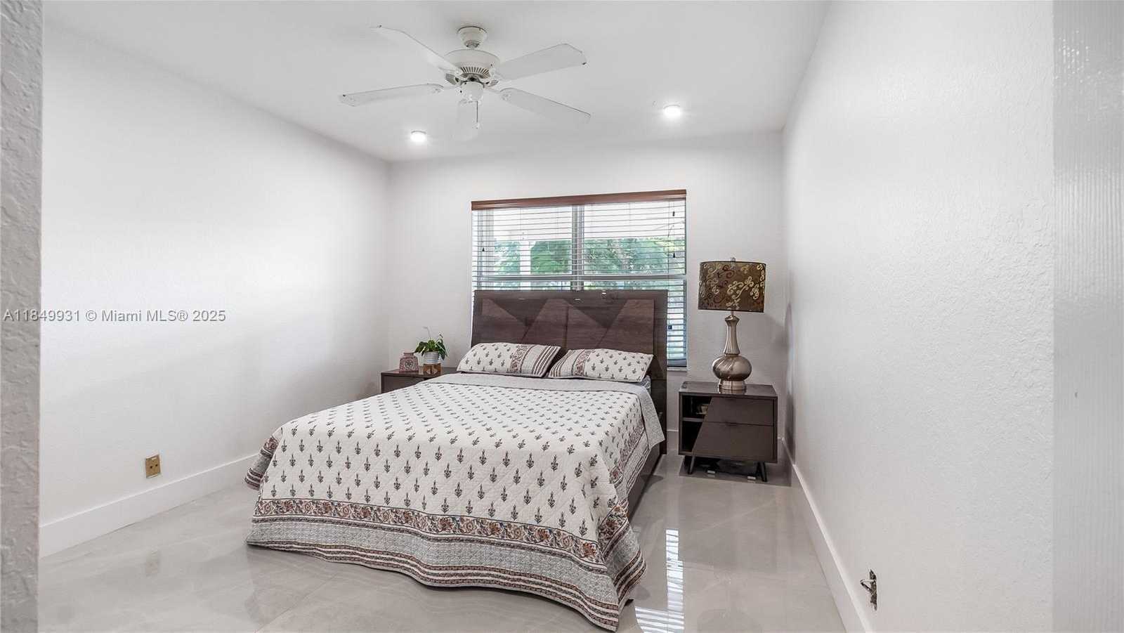 Small Image of 4025 SAPPHIRE LN #4025, Weston Number 20