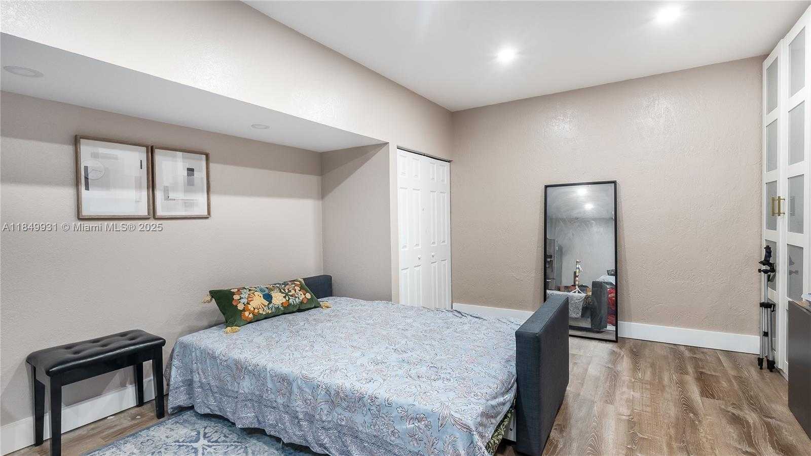 Small Image of 4025 SAPPHIRE LN #4025, Weston Number 25