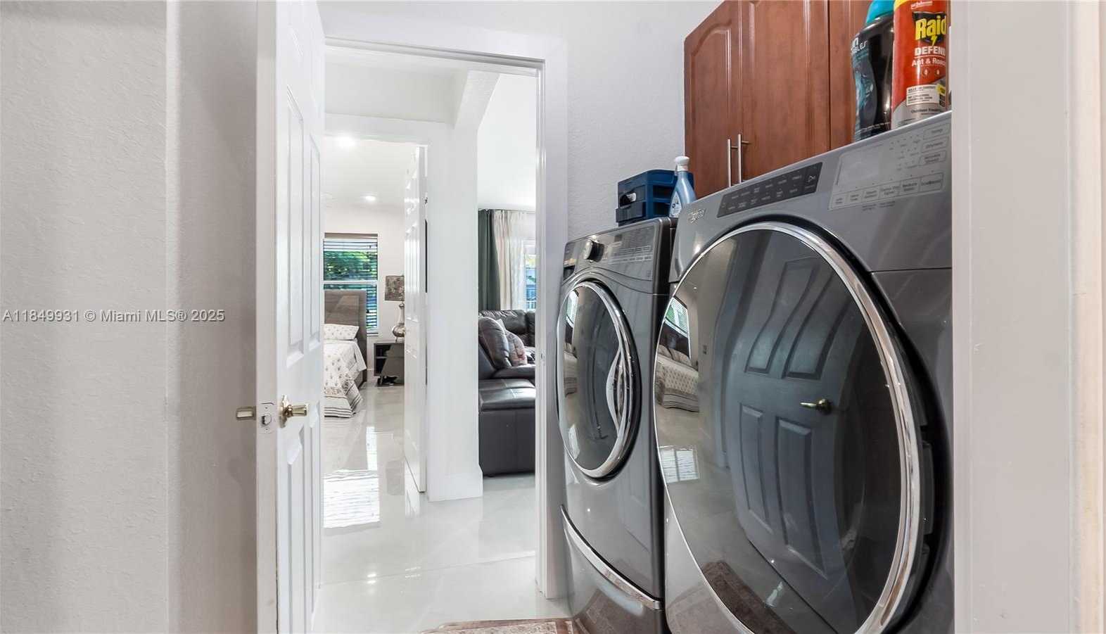 Small Image of 4025 SAPPHIRE LN #4025, Weston Number 26