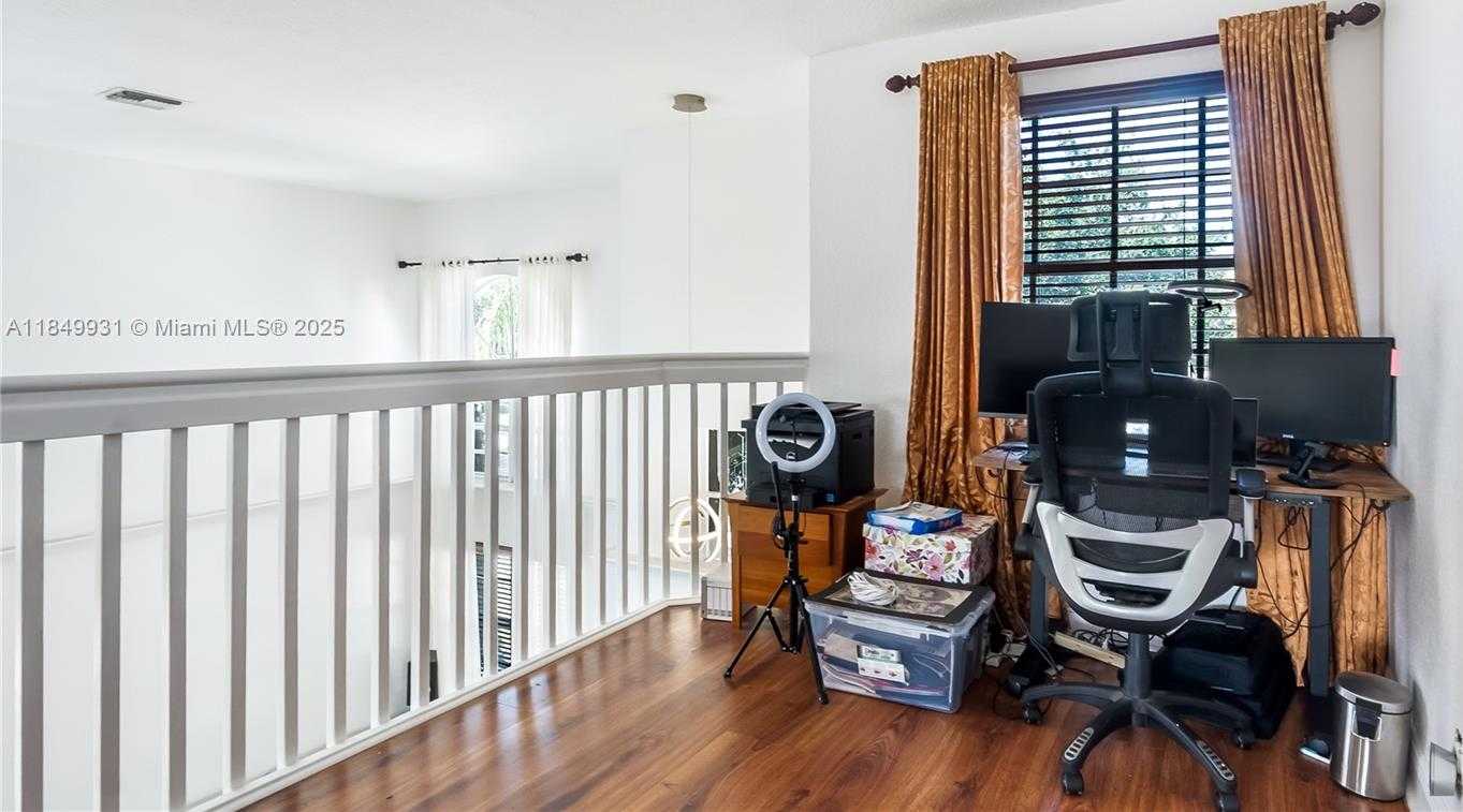 Small Image of 4025 SAPPHIRE LN #4025, Weston Number 28